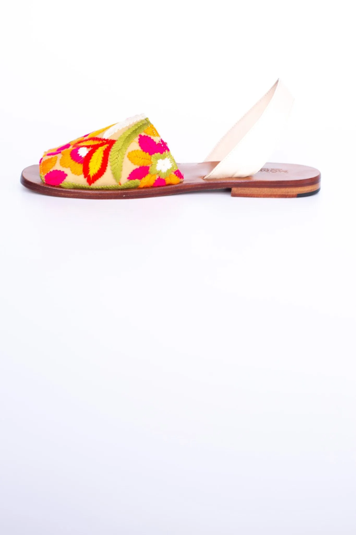 FLOWER EMBROIDERED SANDALS DESSA