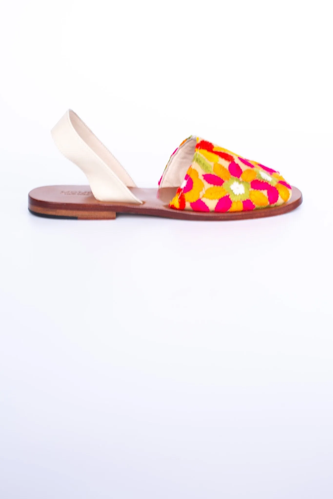 FLOWER EMBROIDERED SANDALS DESSA