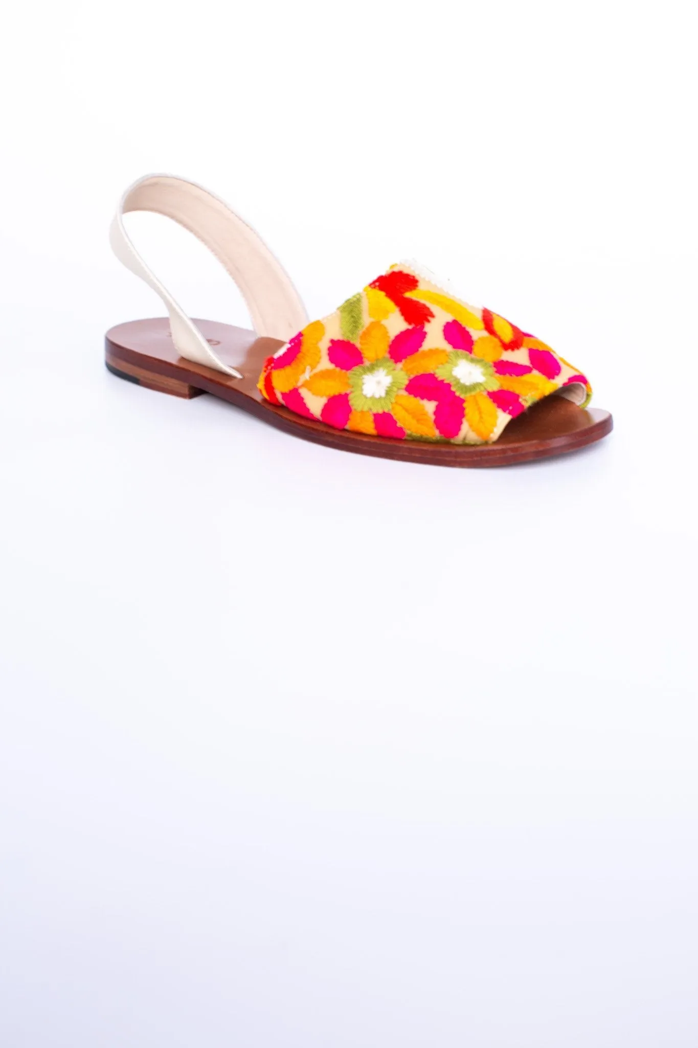 FLOWER EMBROIDERED SANDALS DESSA